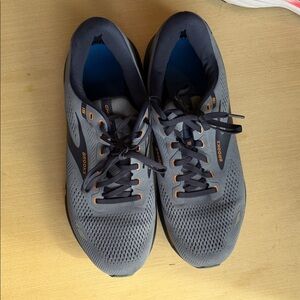 Brooks Men's Gray and Orange Athletic Shoes